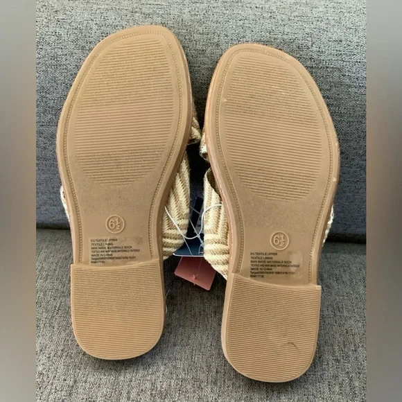 Universal Thread - Picture 3 of 3